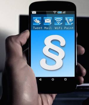 smartphone-569515_640