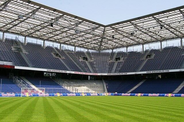 Für Understatement steht Red Bull nicht, bei den Werbemaßnahmen im Sport.